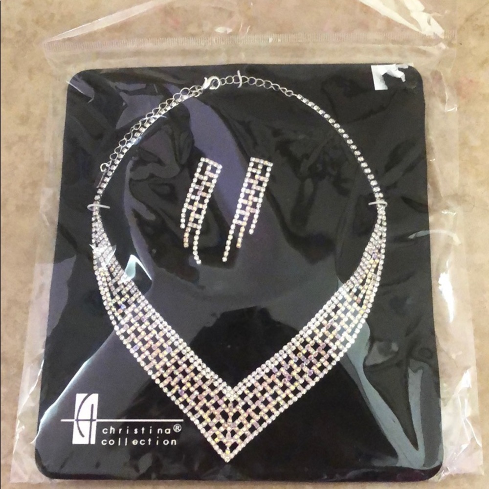 Necklace and earring set
